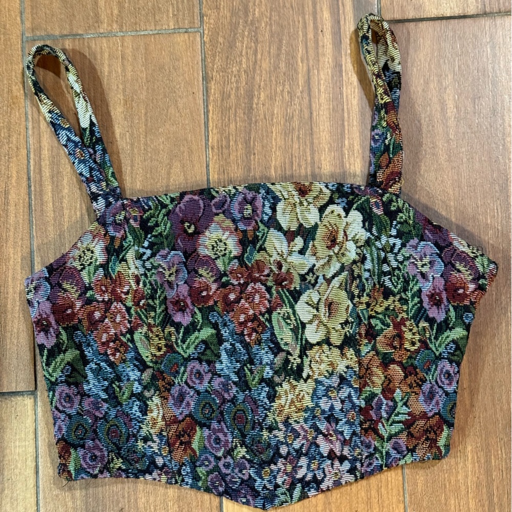 Floral Crop Top - Picture 2 of 4